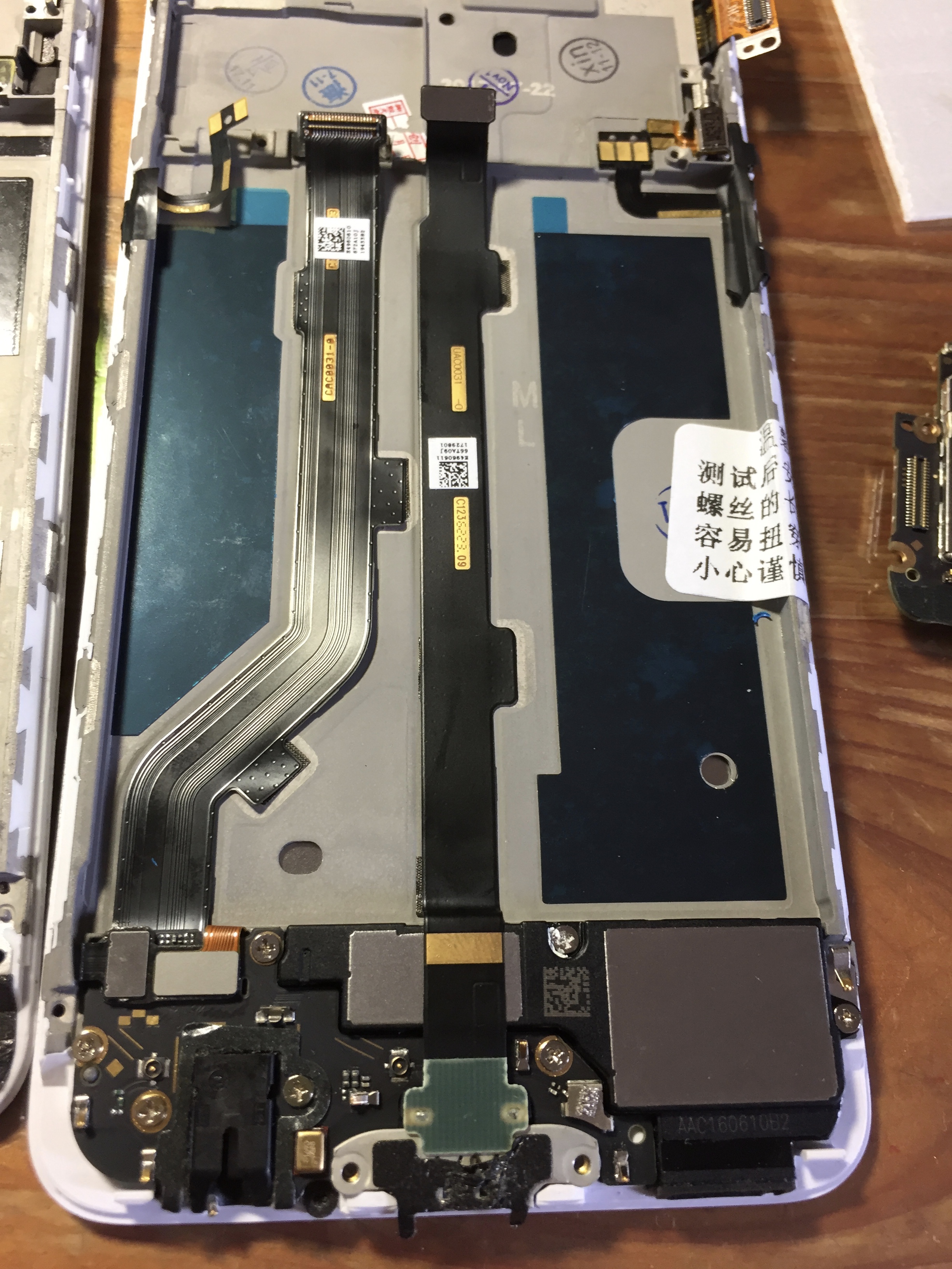 黏上Micro B排線