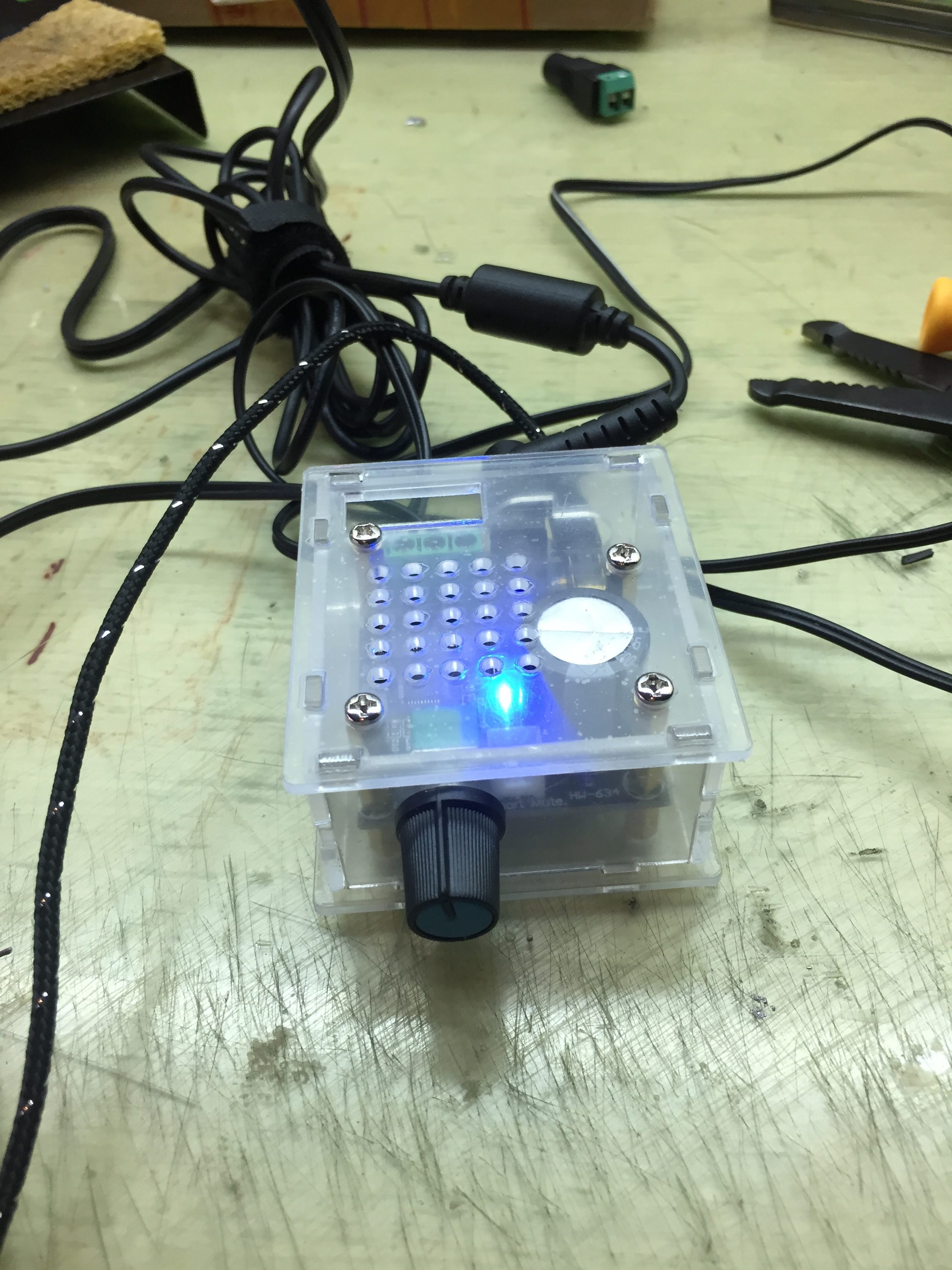 PAM8610供電正面會發藍光喔