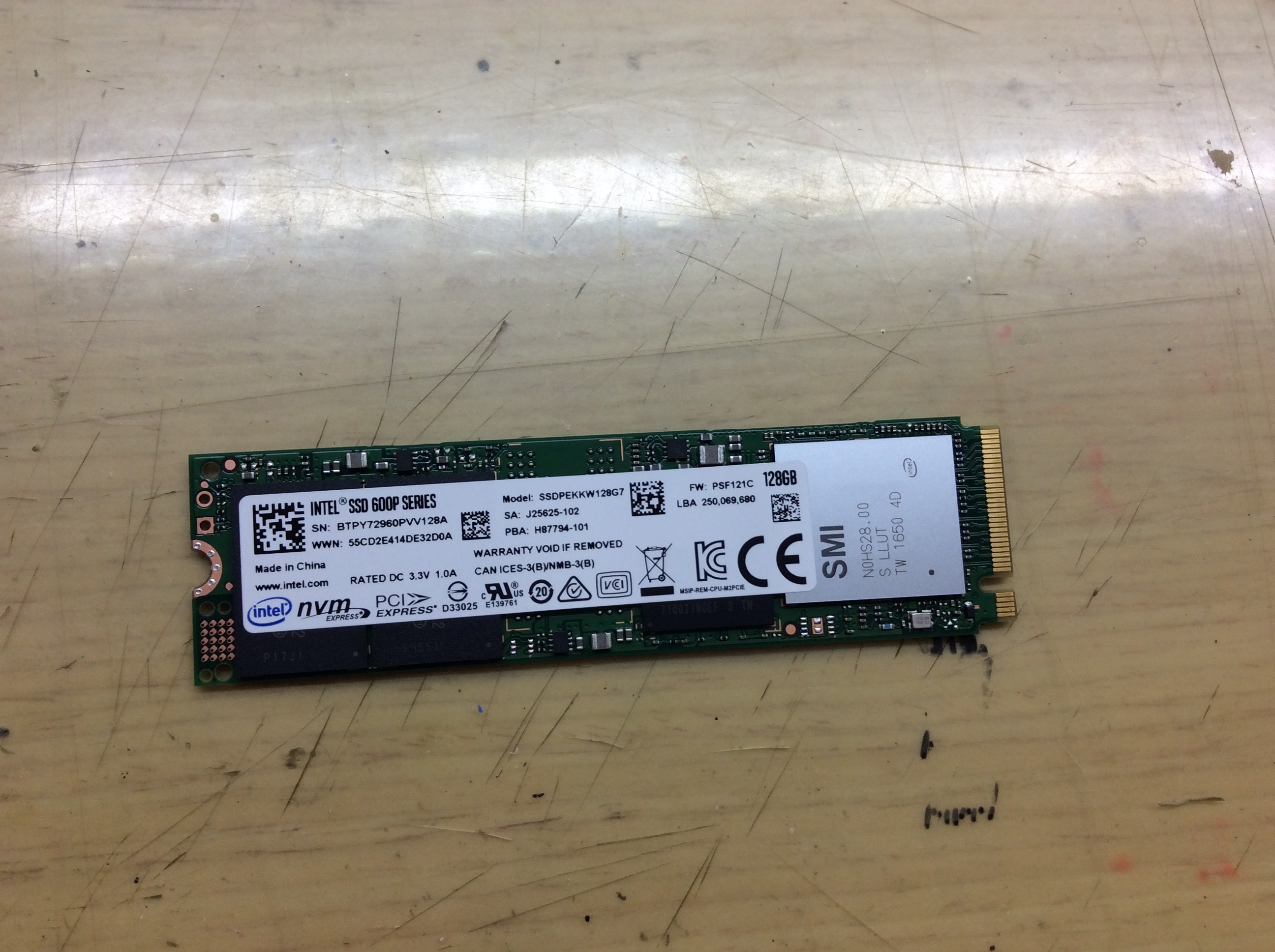 清楚寫著NVMe、PCI-E等訊息