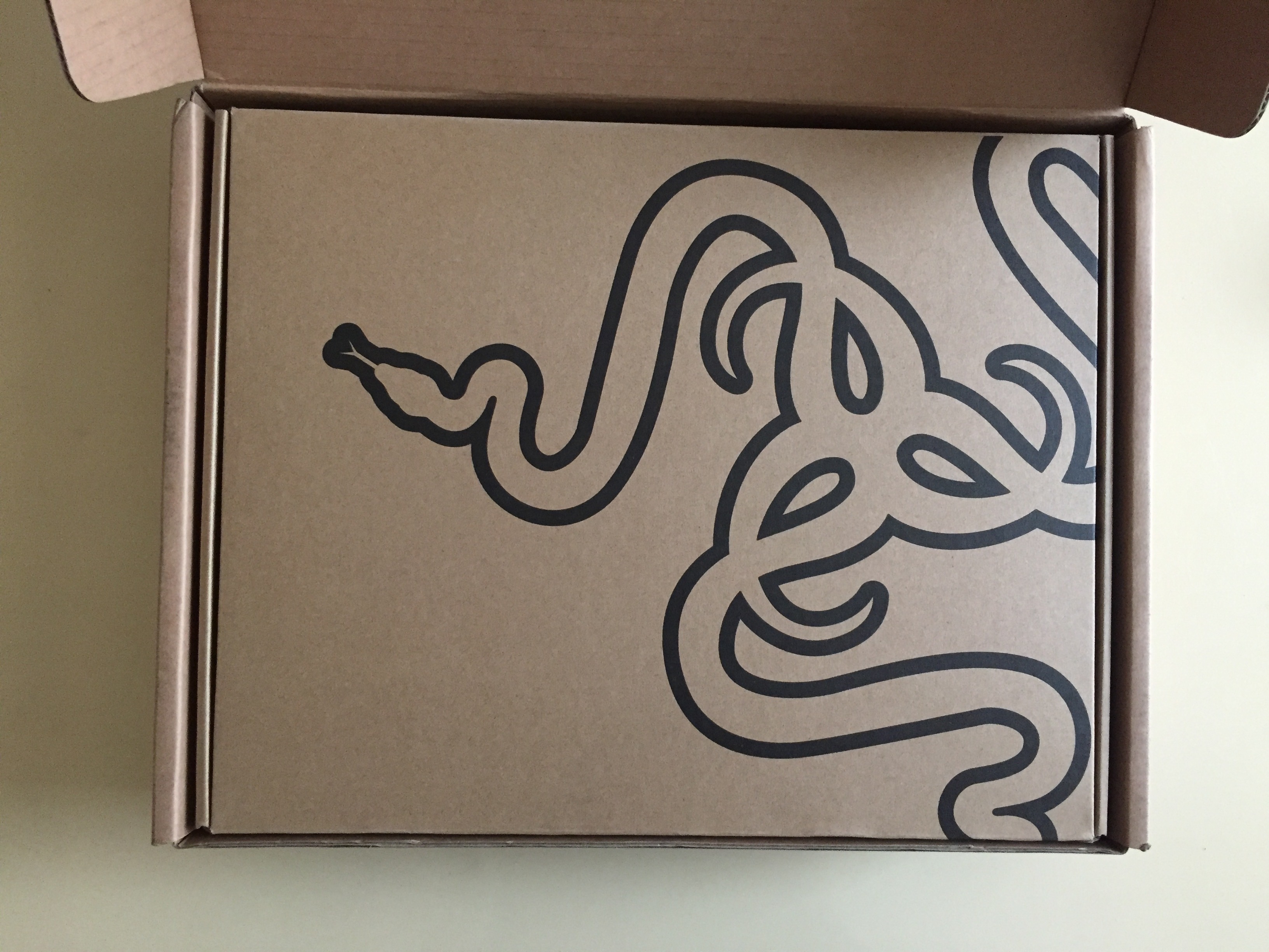 打開看到蛇蛇大大的logo