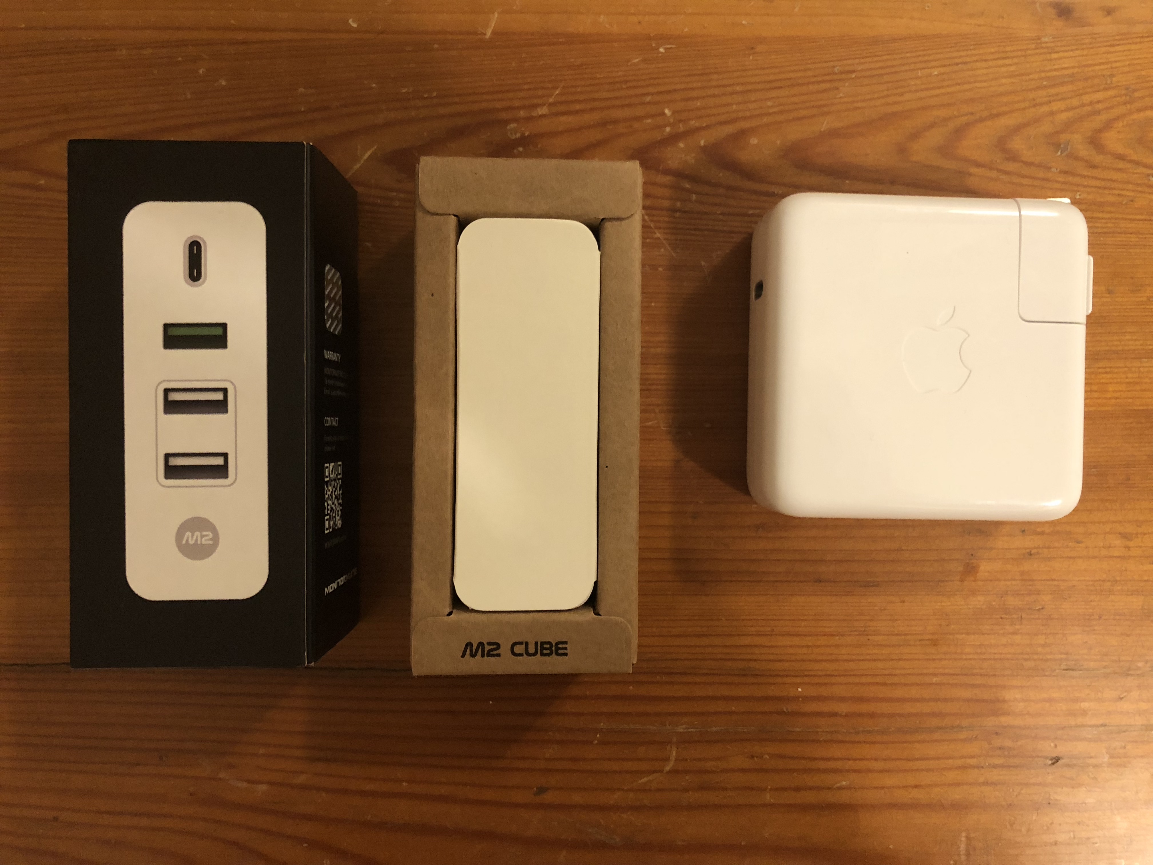 內裝物就本體而已,但拿出來還是能感受得到Monitormate他們團隊的細心包裝,簡約又不失質感