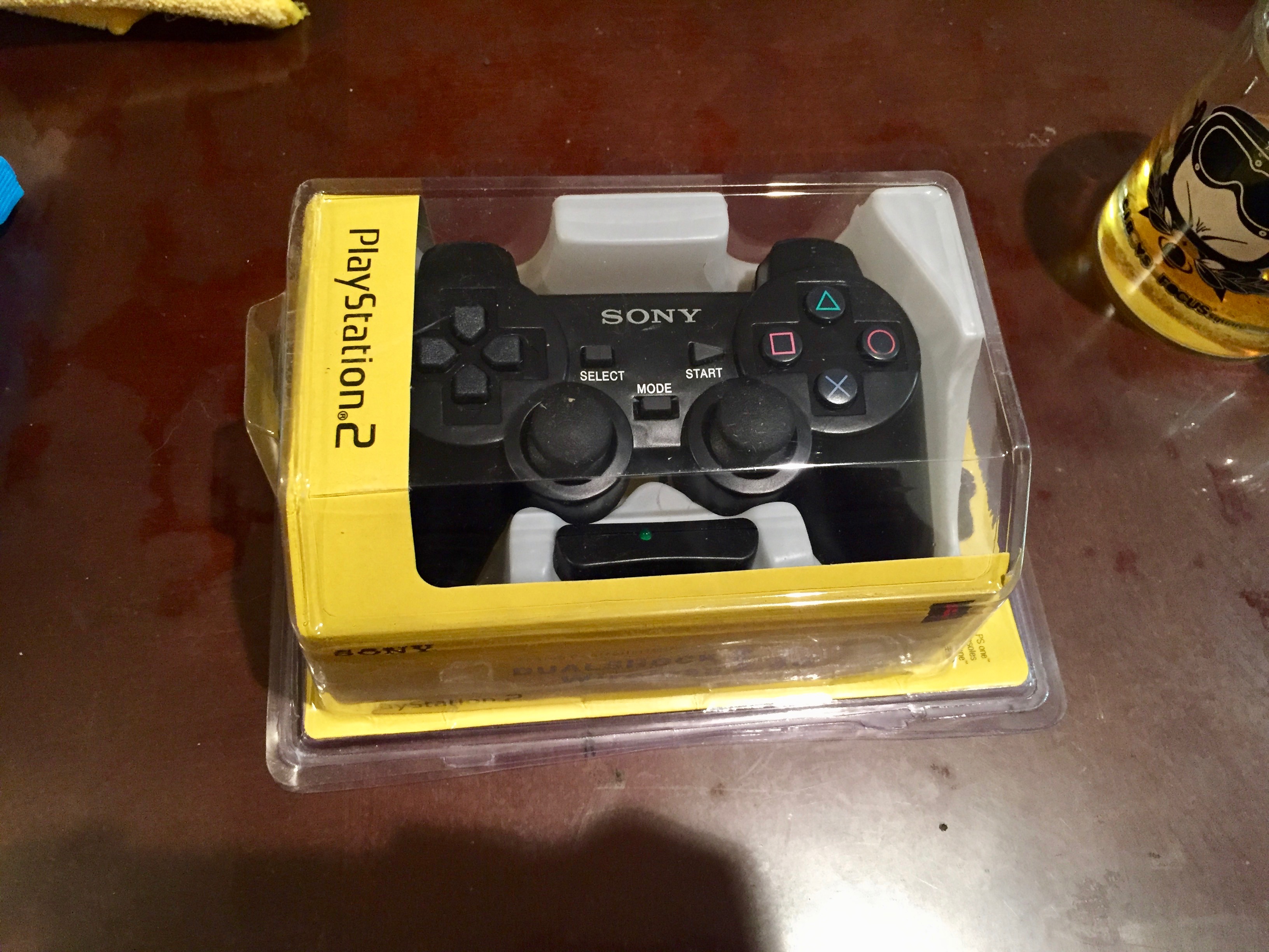 最後一位主角——PS2無線手把,這東西很多人用在Raspberry pi或Arduino上面,根本不誤正業(誤