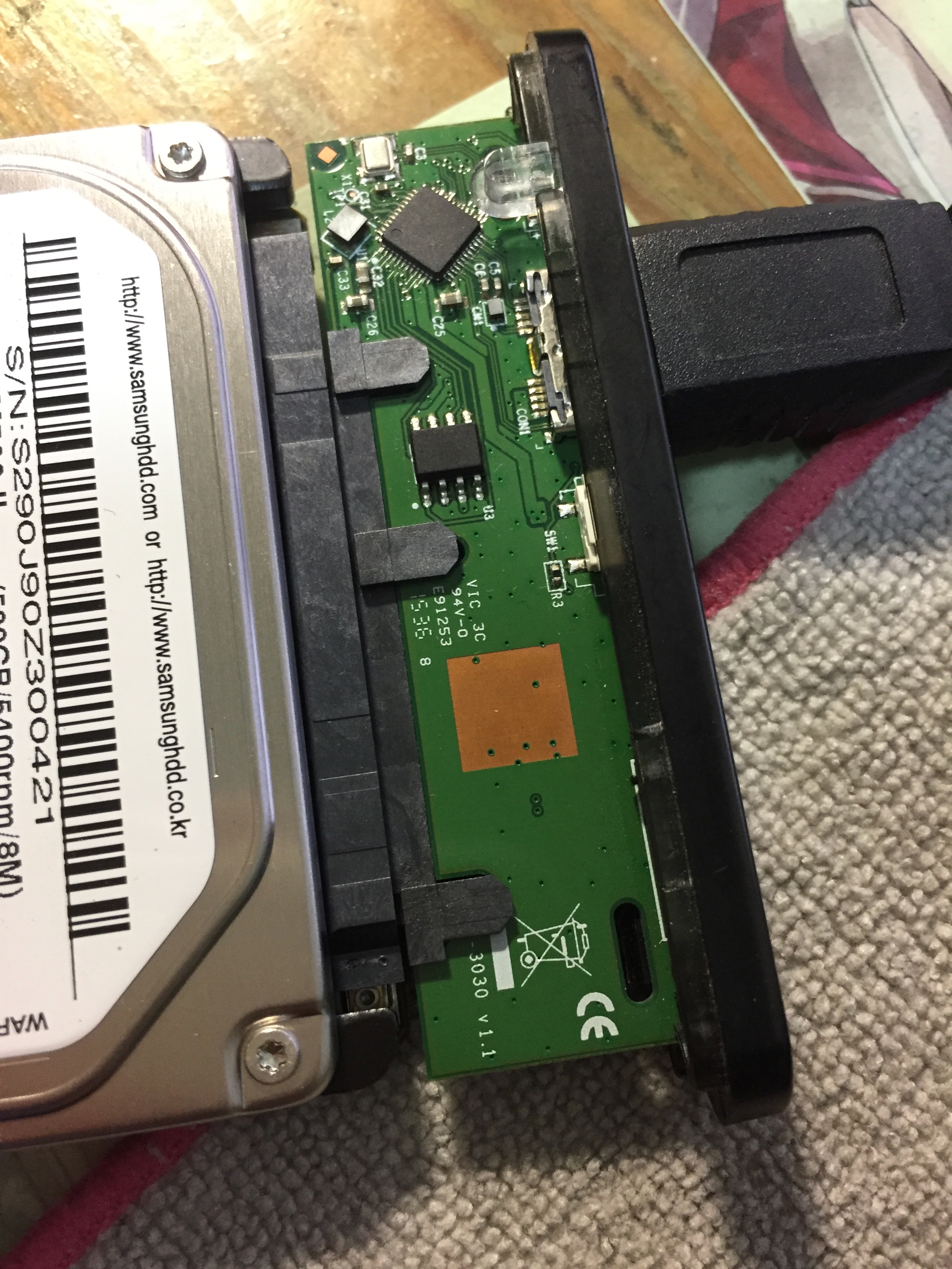 創見USB 3.0 StoreJet 2.5吋硬碟外接盒的主控IC是使用了ASMedia的ASM1153E芯片,不論速度還是穩定性都十分的優質,在USB-C 3.1的ASM1142與ASM2142出來之前根本稱王啊!