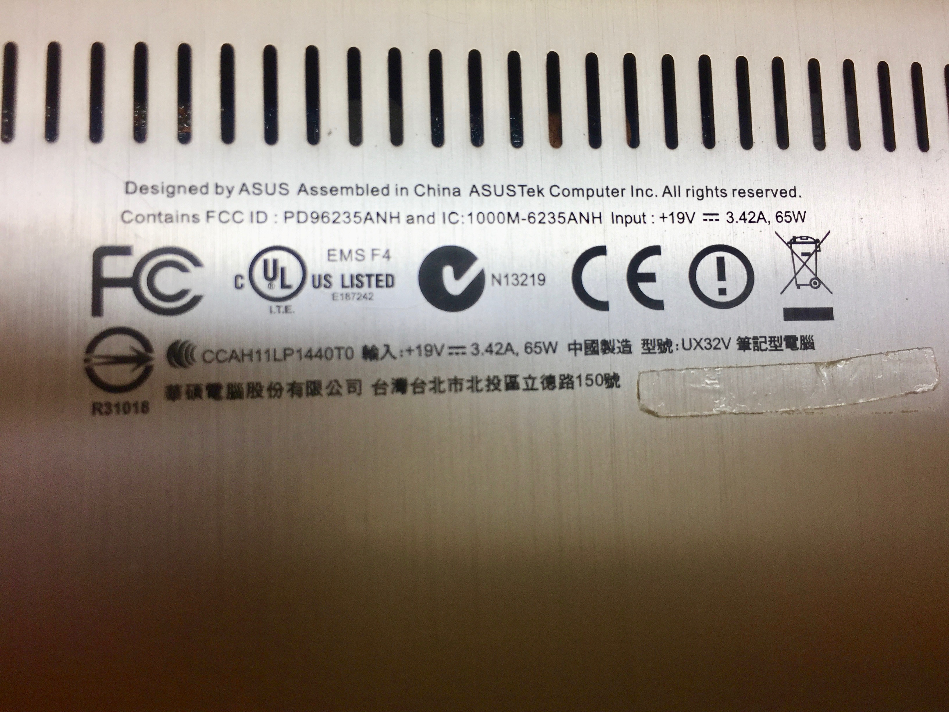 證實這台是不折不扣的ASUS ZenBook UX32V